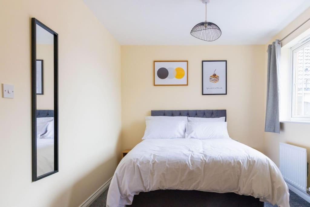 Stylish 3 Bedroom And Free Parking Thamesmead  Buitenkant foto