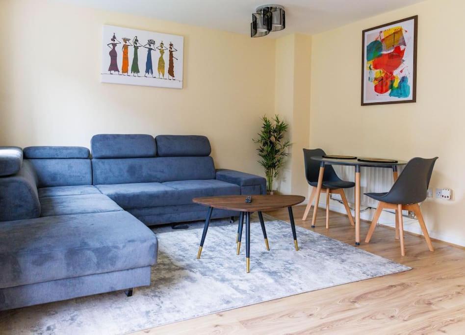 Stylish 3 Bedroom And Free Parking Thamesmead  Buitenkant foto