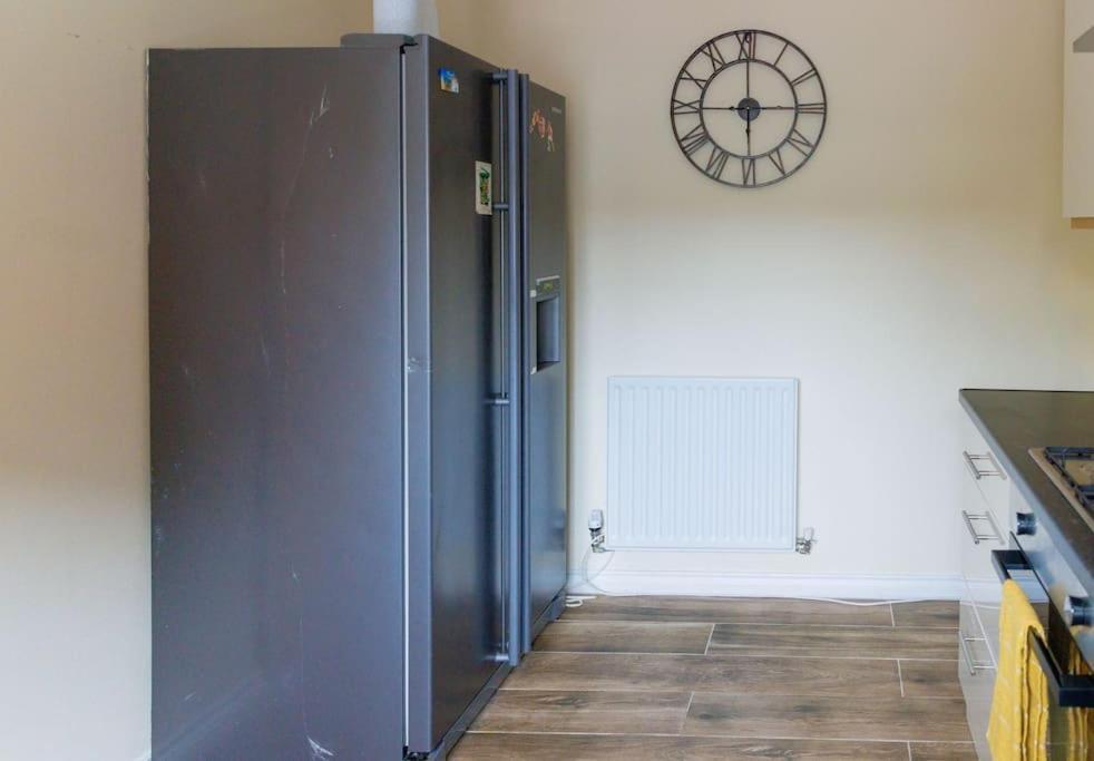 Stylish 3 Bedroom And Free Parking Thamesmead  Buitenkant foto