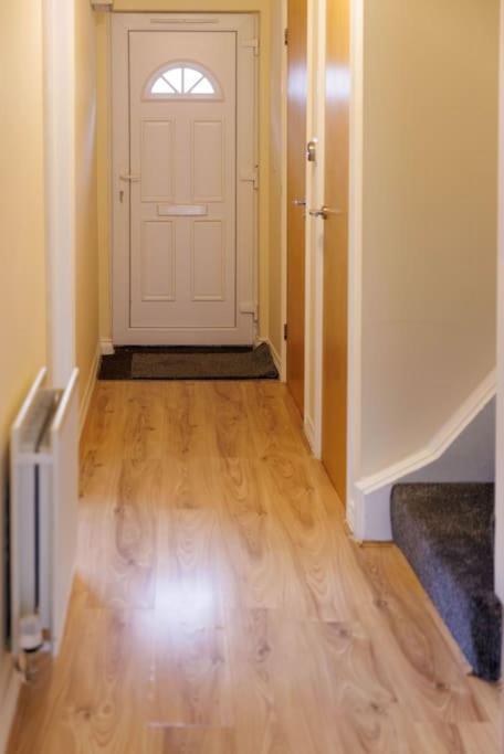 Stylish 3 Bedroom And Free Parking Thamesmead  Buitenkant foto